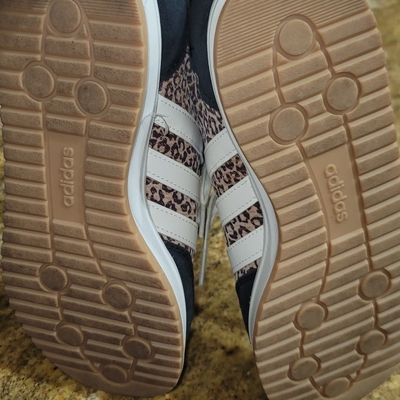 Adidas Women's Farm Run 70s 2.0 Sneaker in Magic Beige/Off White/Blk Colorway - Picture 7 of 7